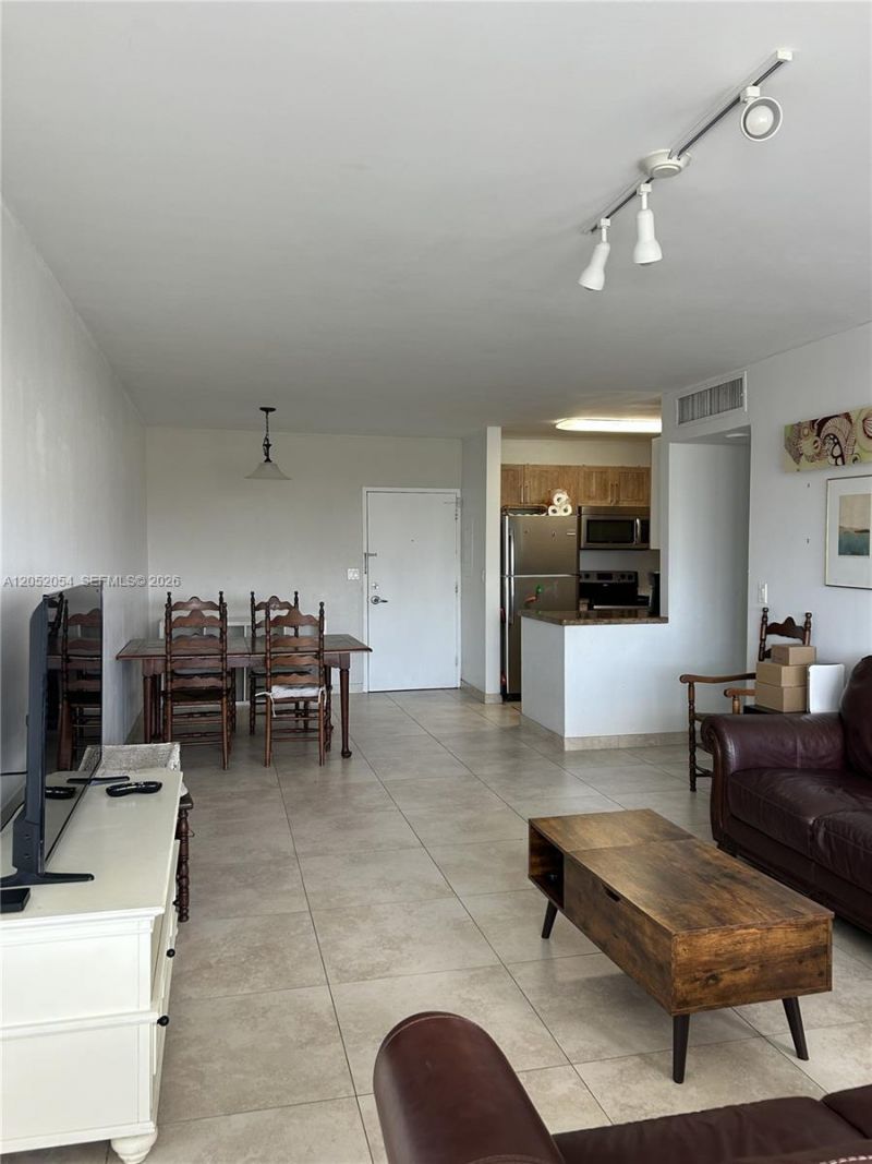 7441 Wayne Ave, Unit 8R, Miami Beach, FL 33141 Photo