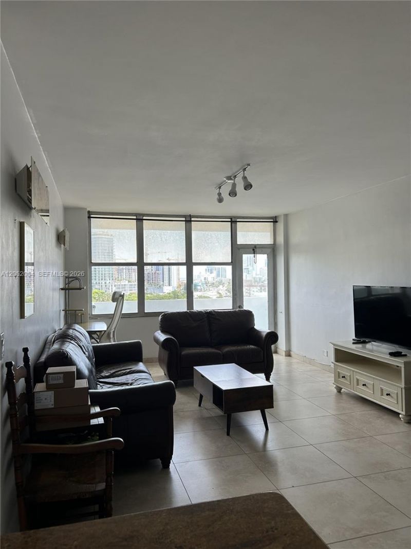 7441 Wayne Ave, Unit 8R, Miami Beach, FL 33141 Photo