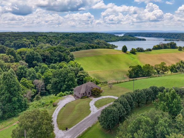663 Lake Haven Dr , Tullahoma, TN 37388