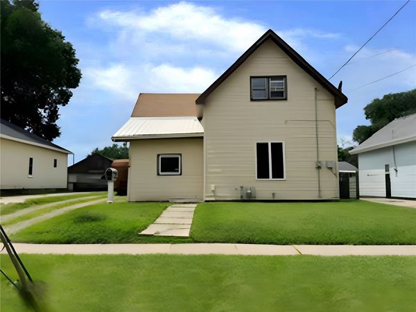 1714 N Pennsylvania Avenue , Mason City, IA 50401