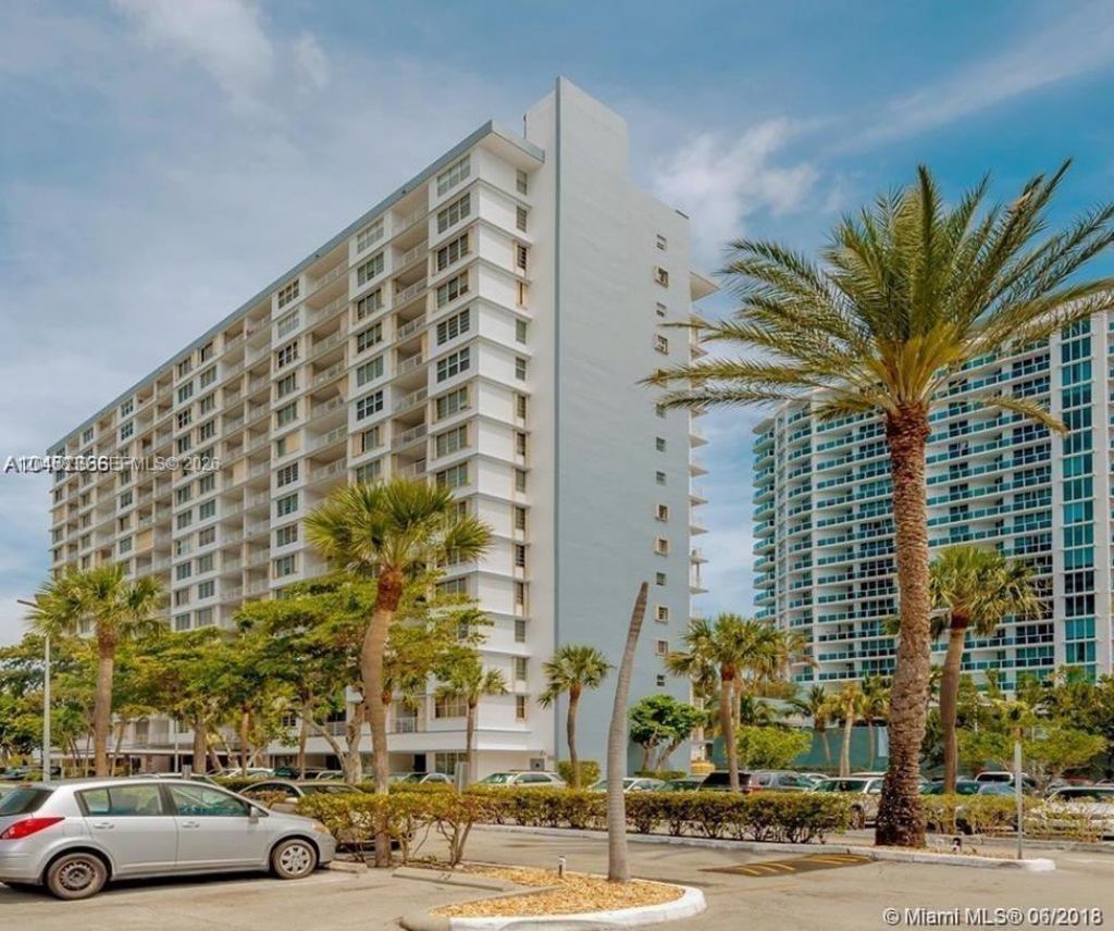 1865 79th St Cswy , Unit 8K, Miami, FL 33141 Photo