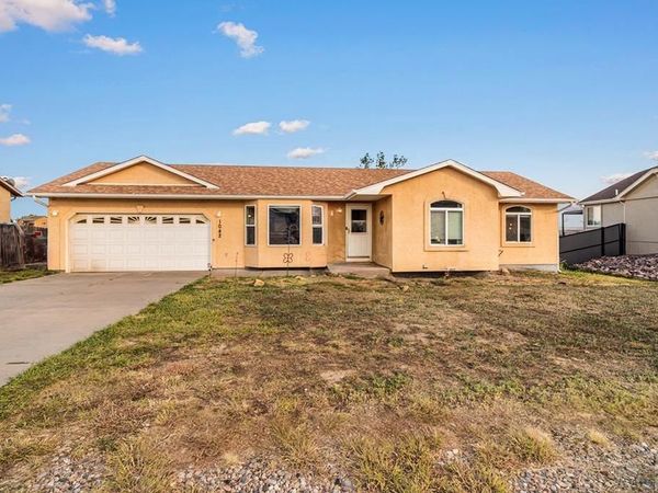 1042 S Honeysuckle Dr, Pueblo West, CO 81007