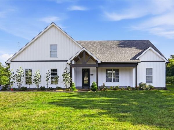 263 Progress Lane , Yadkinville, NC 27055