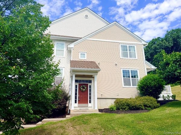 2012 Hawthorn Way , New Windsor, NY 12553