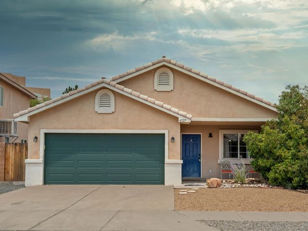 4527 Barrett Avenue NW, Albuquerque, NM 87114