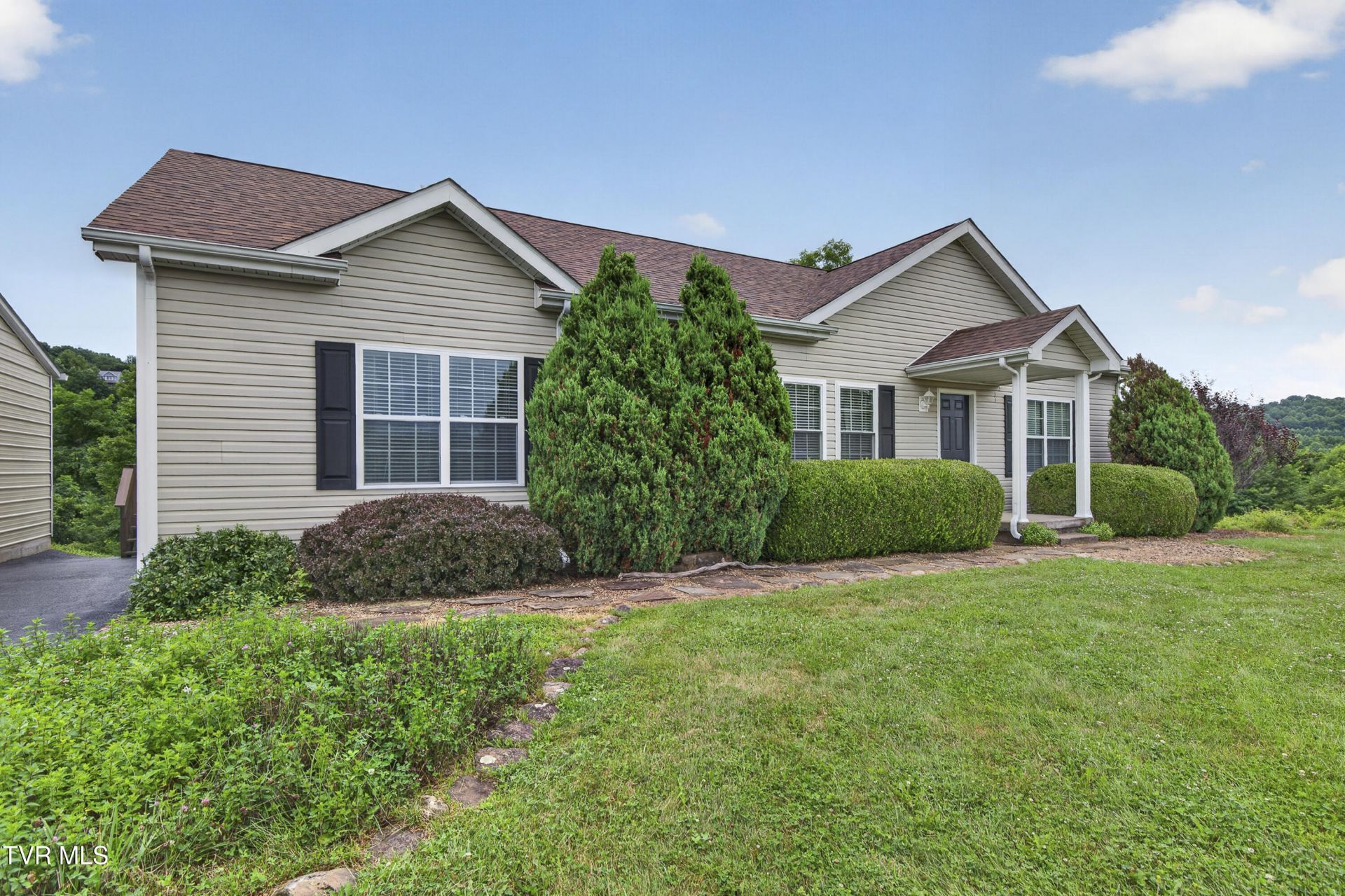 220 Crossroads Place Place, Lebanon, VA 24266 Main Photo