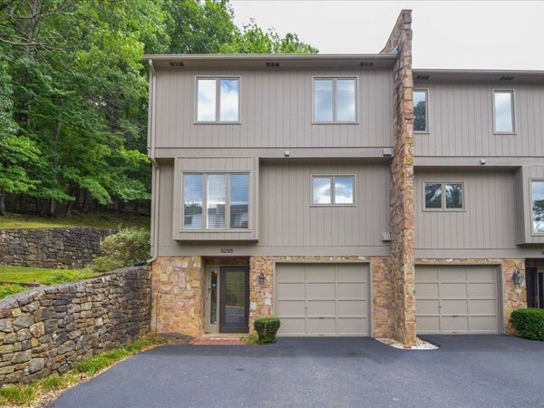 3255 Londonderry LN, Roanoke, VA 24018