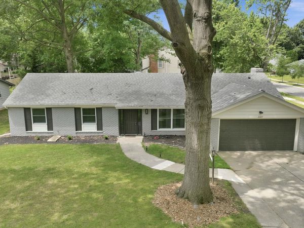 2227 Lakeland Lane, Fort Wayne, IN 46815