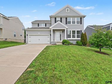 6460 Elmhurst Drive, Papillion, NE 68157