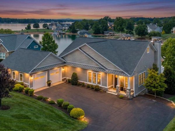 290 Sunset Pointe DR , Moneta, VA 24121