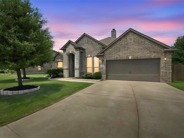 205 Canterbury Court, Midlothian, TX 76065