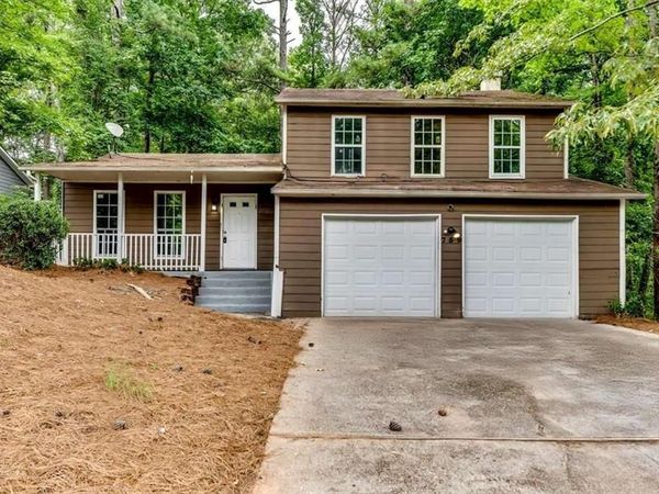 759 Greenhedge Drive , Stone Mountain, GA 30088