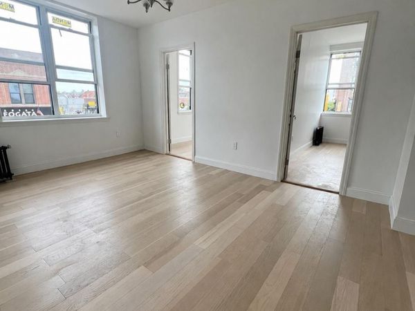 83-19 Northern Boulevard , Jackson Heights, NY 11372