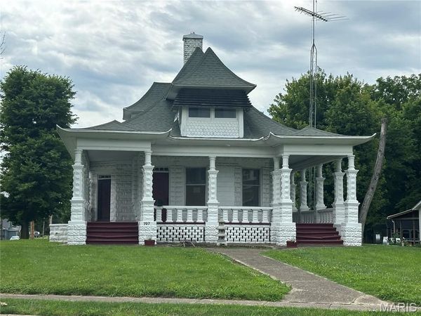 707 N Main Street , White Hall, IL 62092
