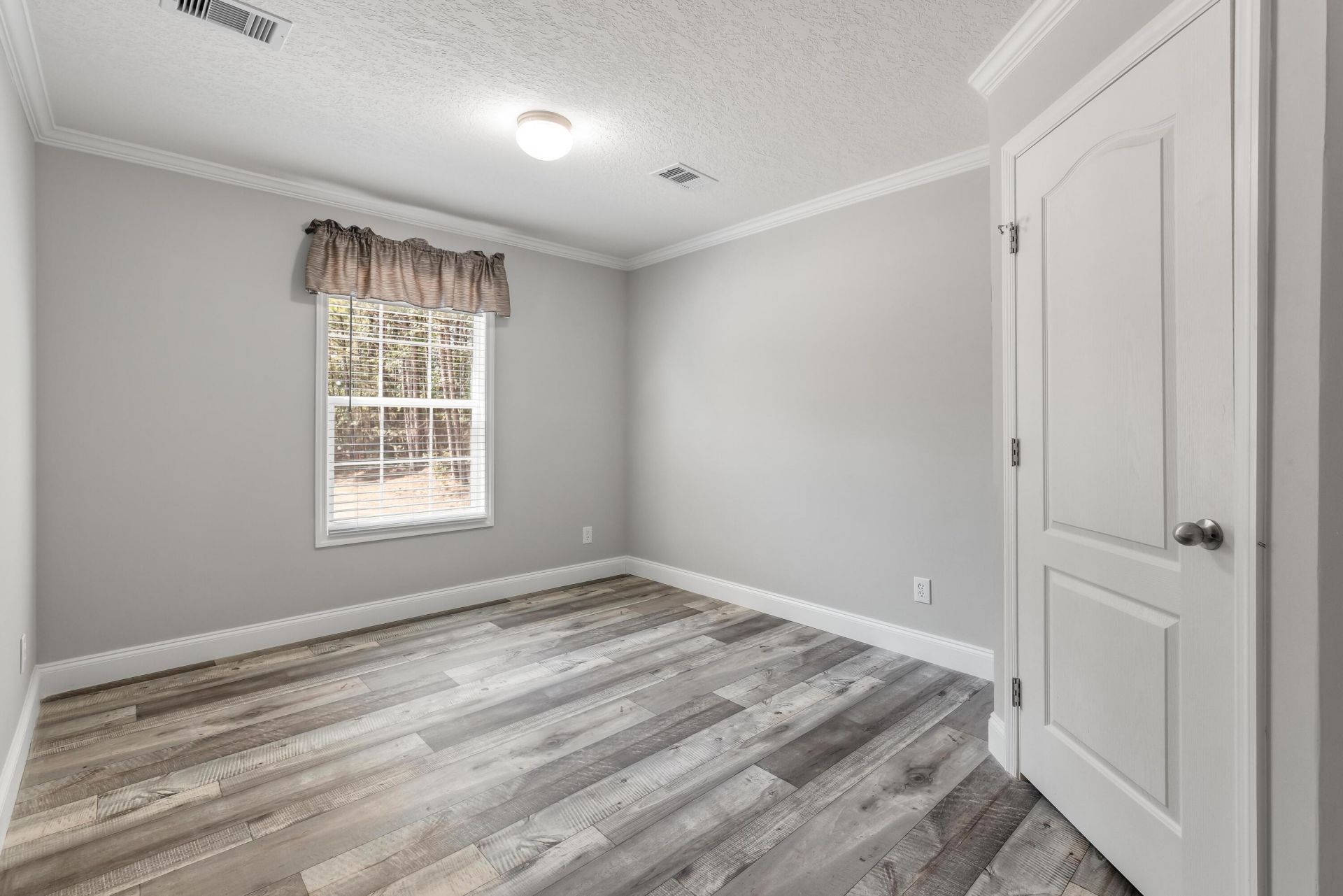 299 Friendship Circle Photo 33