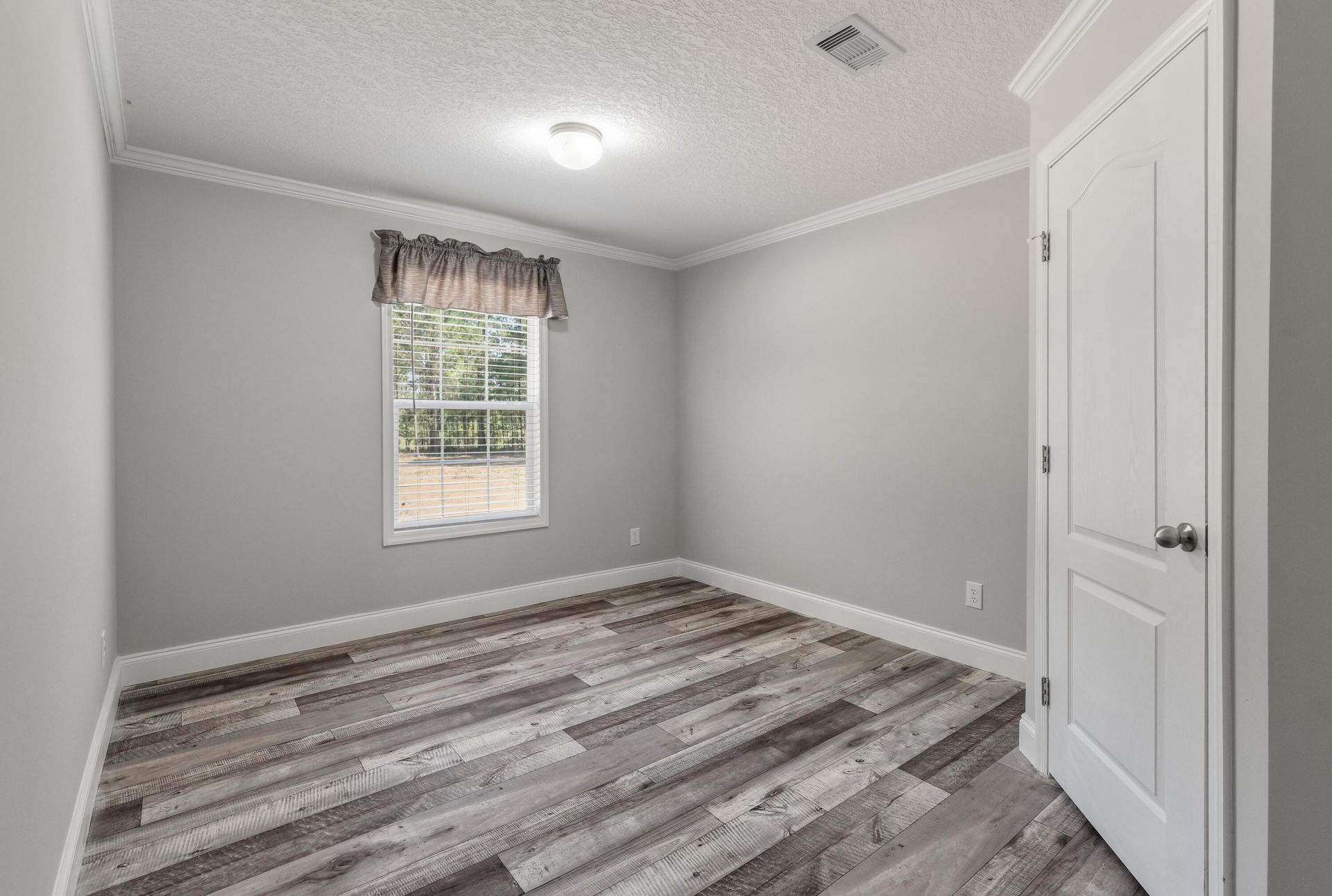 299 Friendship Circle Photo 34