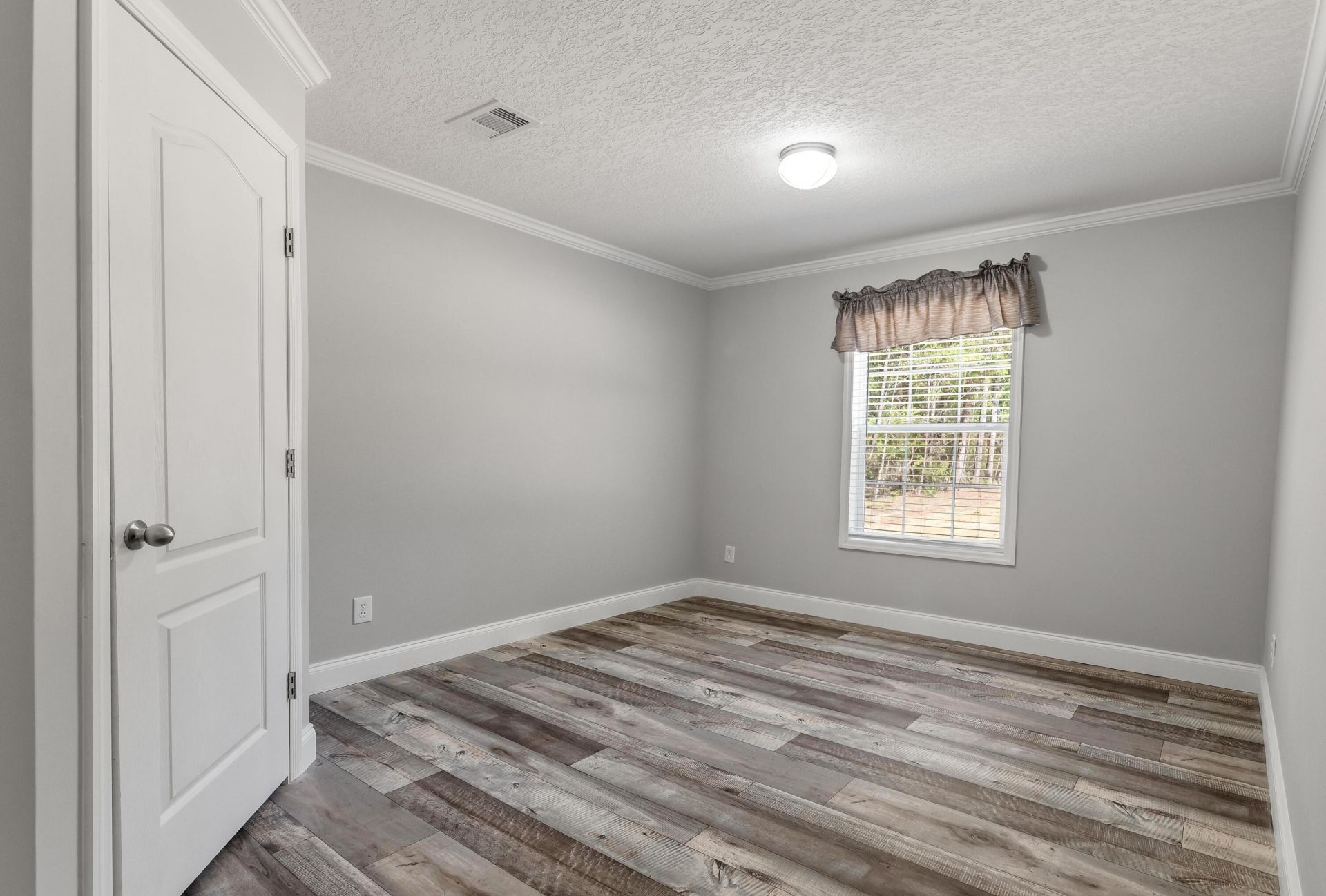 299 Friendship Circle Photo 35