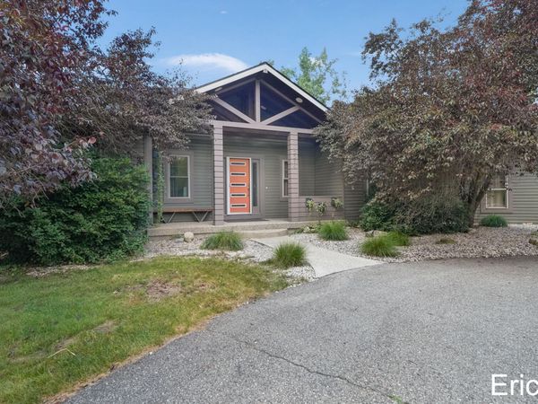 2219 NE Sawmill Drive NE, Rockford, MI 49341