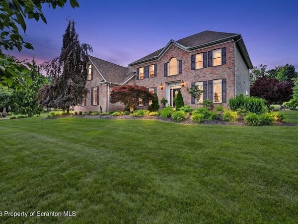 602 Clover Lane , Moscow, PA 18444