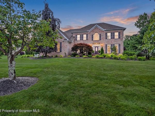 602 Clover Lane, Moscow, PA 18444