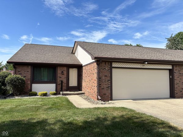 1210 Ruby Drive, Unit E-1, Shelbyville, IN 46176