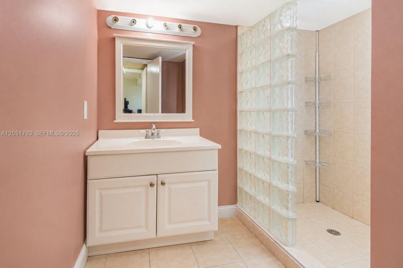 16200 Golf Club Rd , Unit 109, Weston, FL 33326 Photo