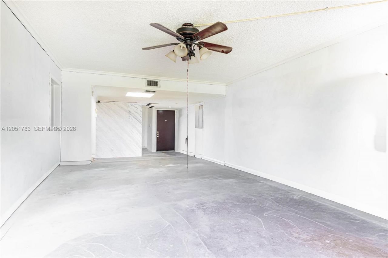 16200 Golf Club Rd , Unit 109, Weston, FL 33326 Photo
