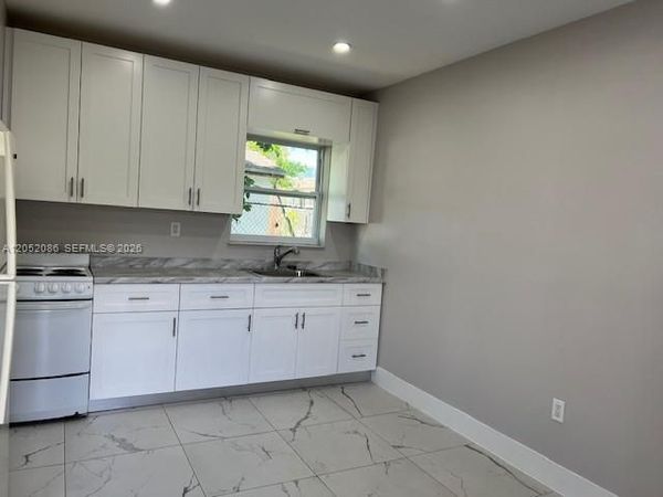 922 NW 2nd St , Unit 4, Miami, FL 33128
