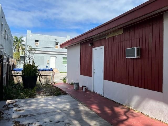 922 NW 2nd St , Unit 4, Miami, FL 33128 Photo