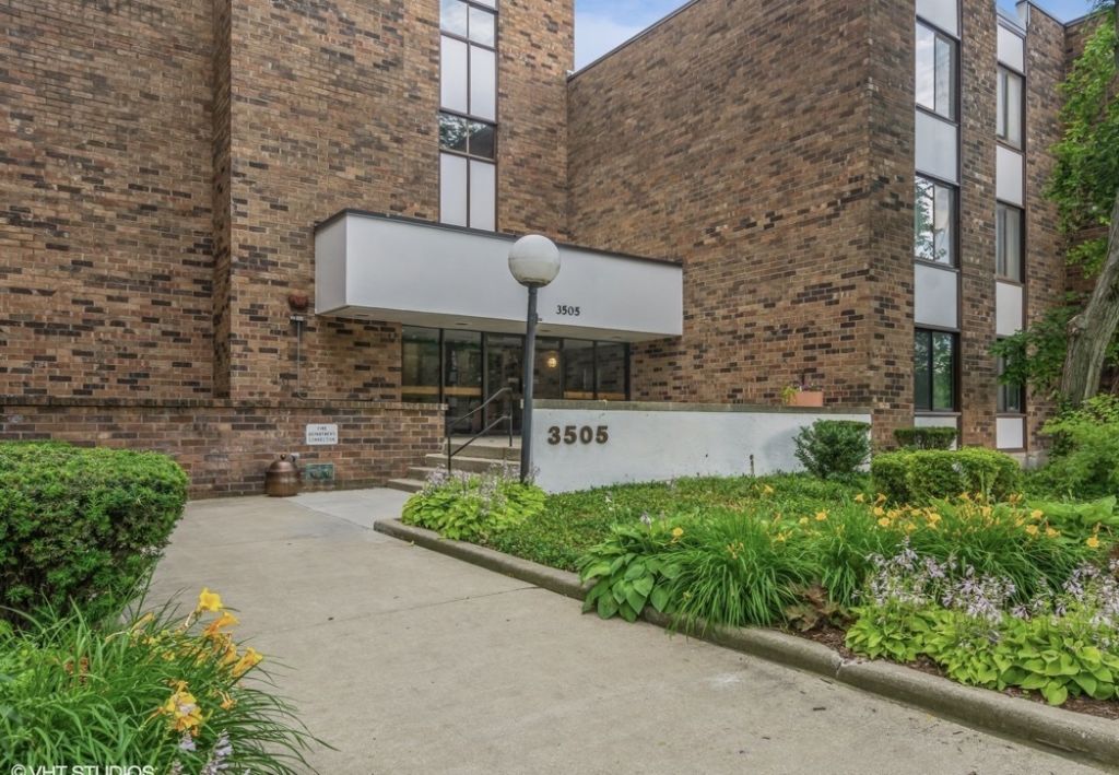 3505 Lakeview Drive, Unit 105, Hazel Crest, IL 60429 Main Photo