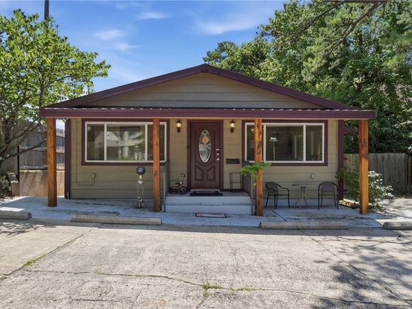 182 W Van Buren , Eureka Springs, AR 72632