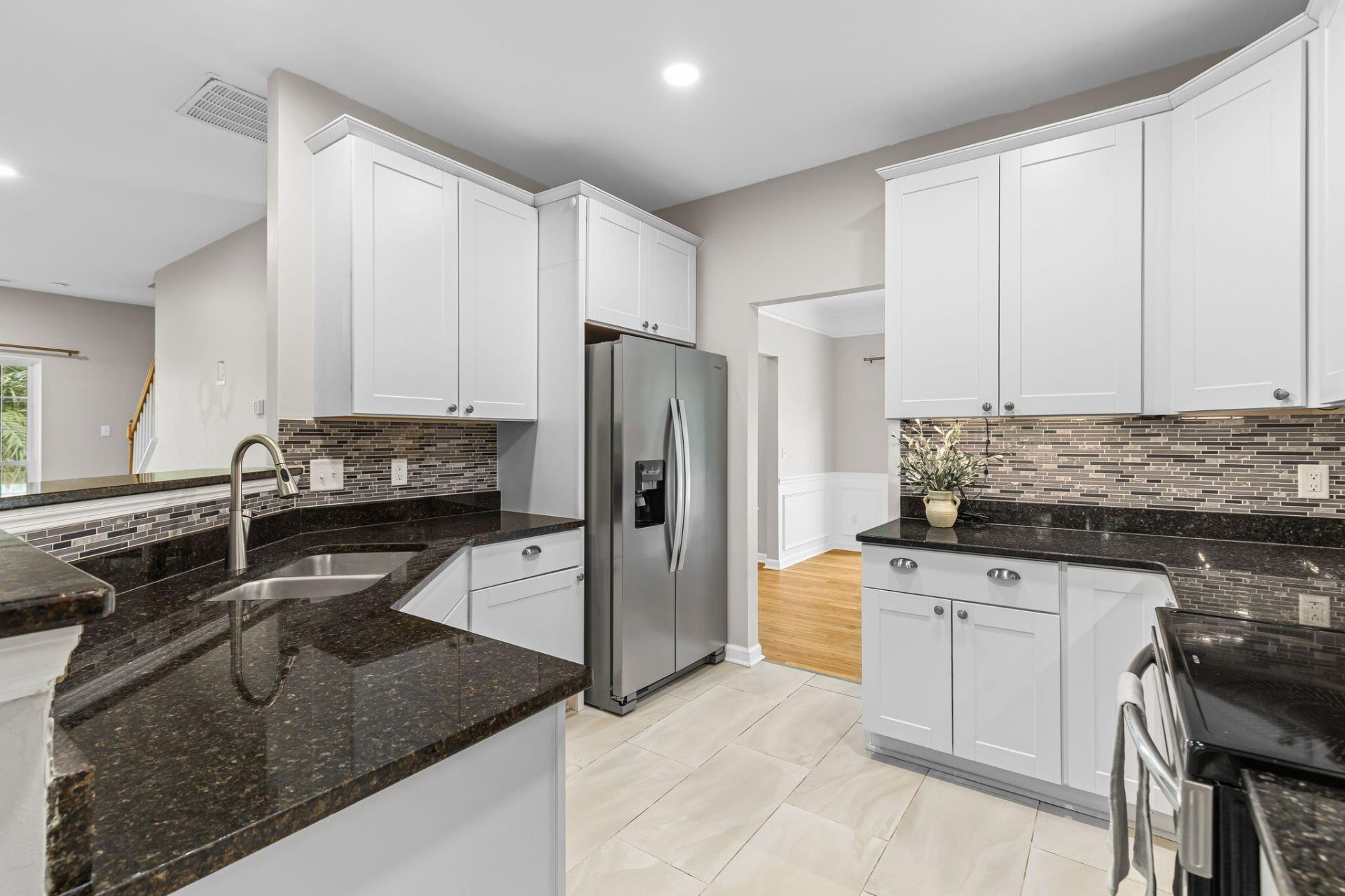 2813 Bottlebrush Court Photo 4