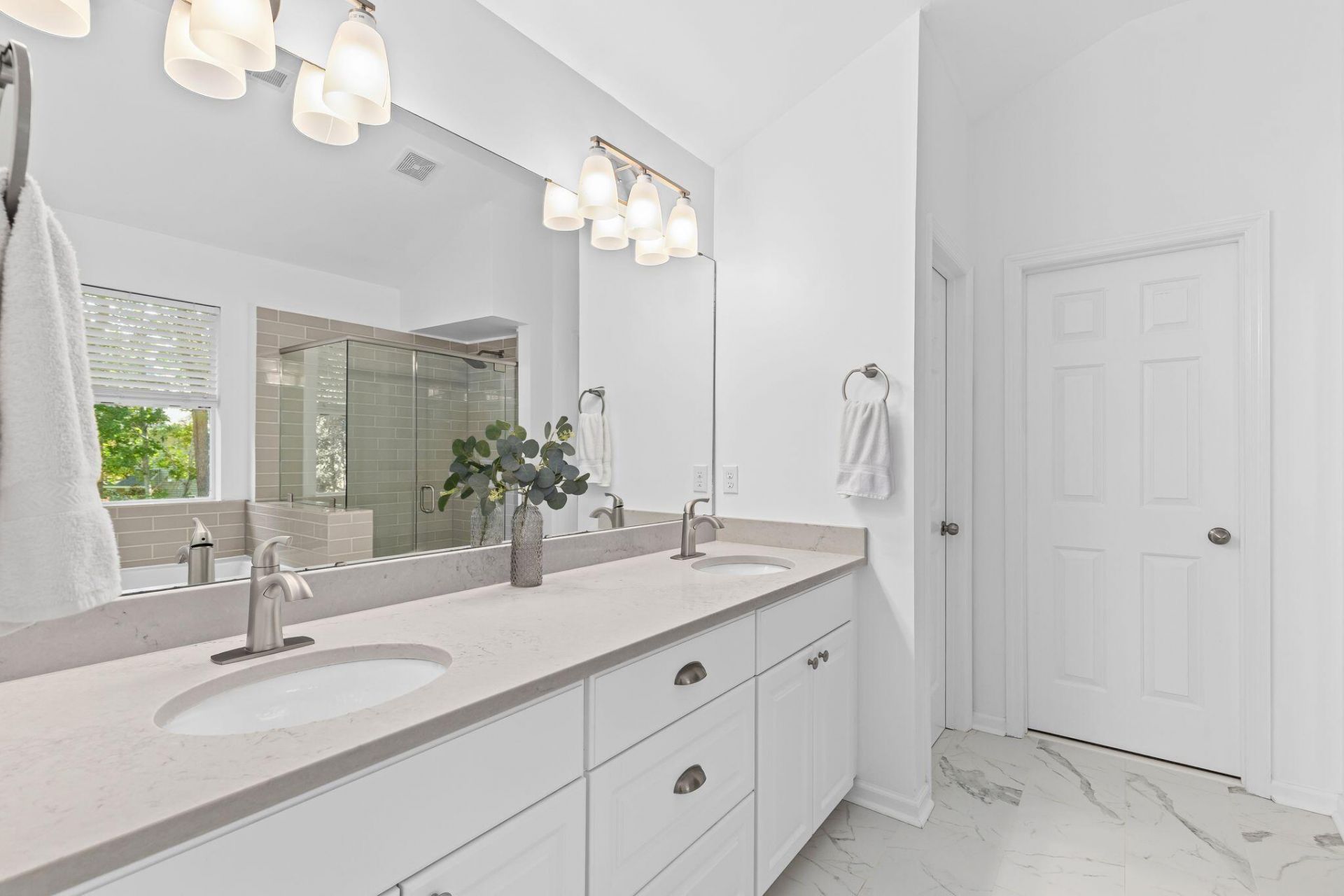 2813 Bottlebrush Court Photo 6