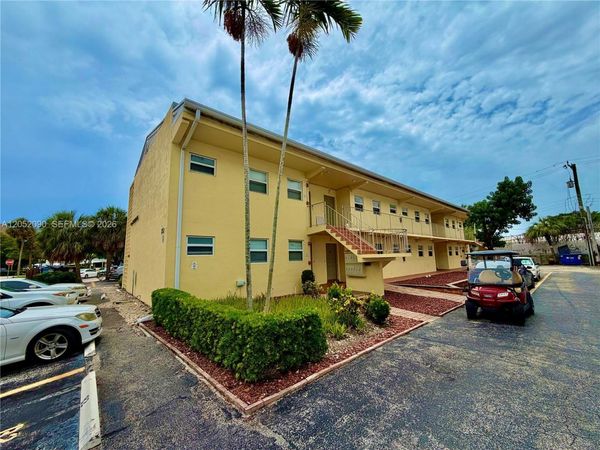 2352 NE 9th St, Unit B, Fort Lauderdale, FL 33304