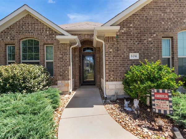 104 Harris Hawk CV , Cedar Creek, TX 78612