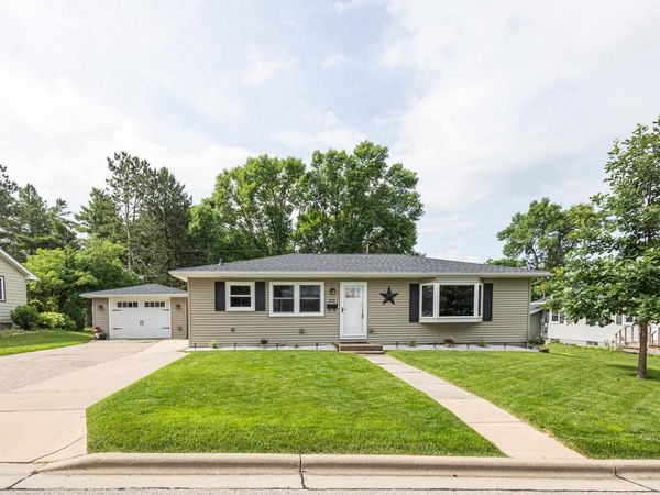 375 Monroe Street, Platteville, WI 53818