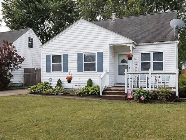 521 Cambridge Avenue , Elyria, OH 44035