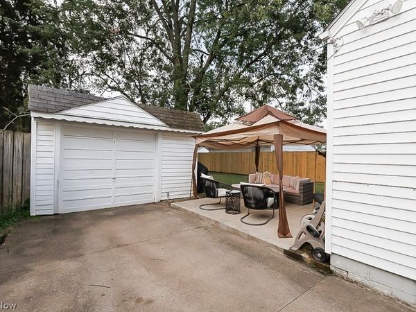 521 Cambridge Avenue , Elyria, OH 44035