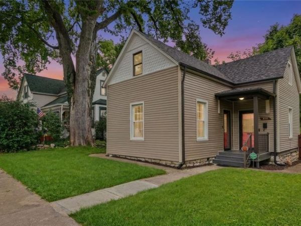 318 N Benton Avenue, St Charles, MO 63301