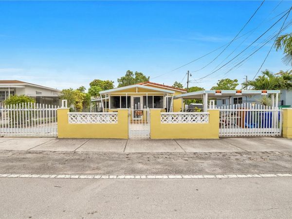1052 NW 25th Ave , Miami, FL 33125