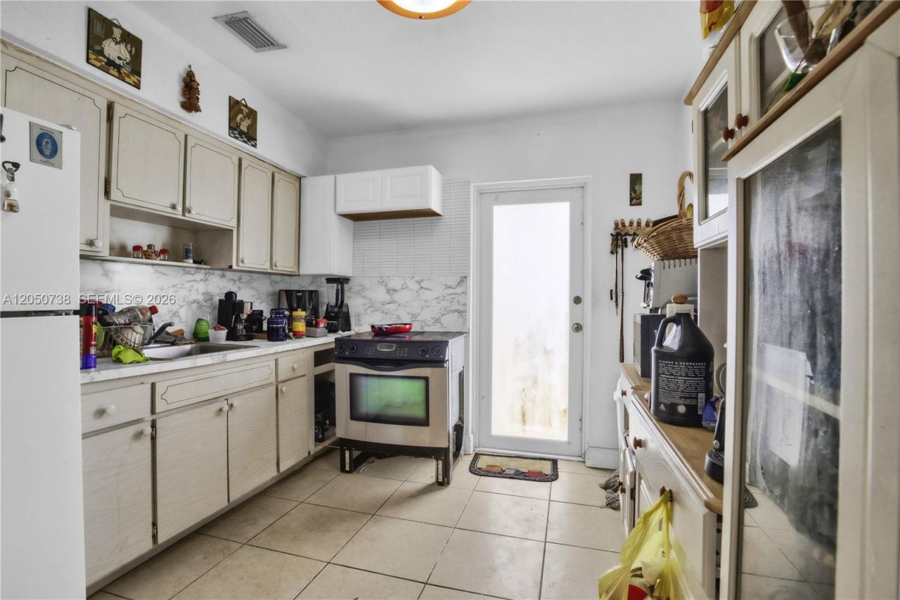 1052 NW 25th Ave , Miami, FL 33125 Photo