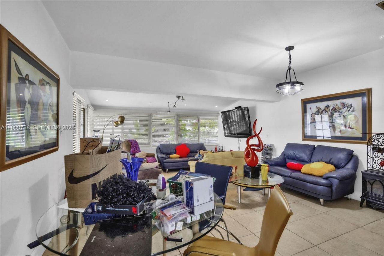 1052 NW 25th Ave , Miami, FL 33125 Photo
