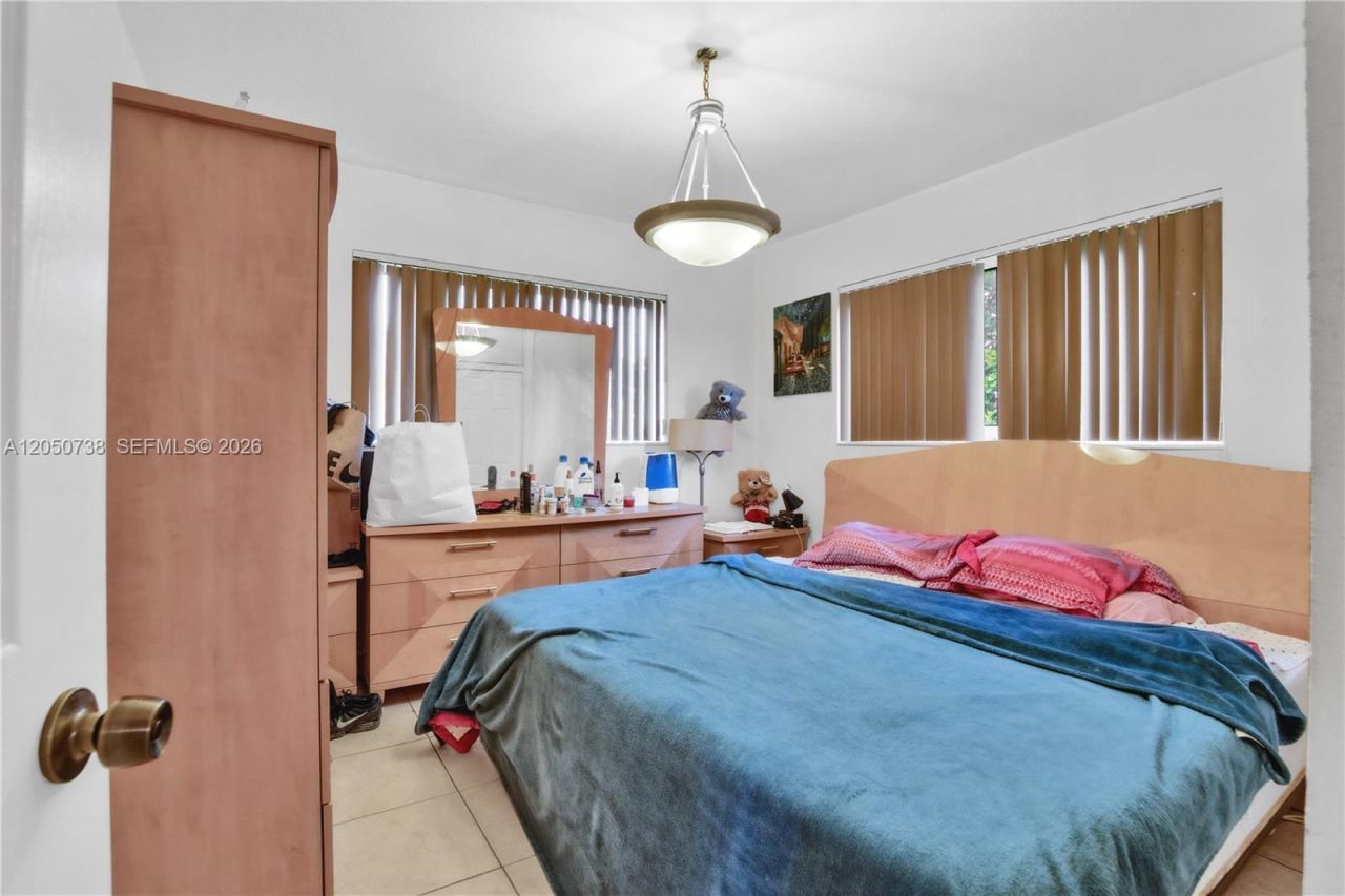 1052 NW 25th Ave , Miami, FL 33125 Photo