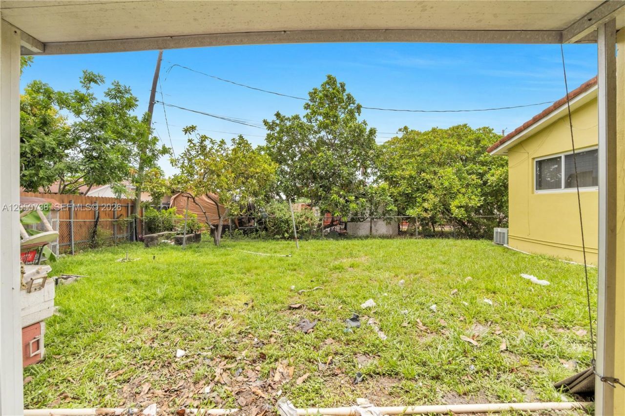 1052 NW 25th Ave , Miami, FL 33125 Photo