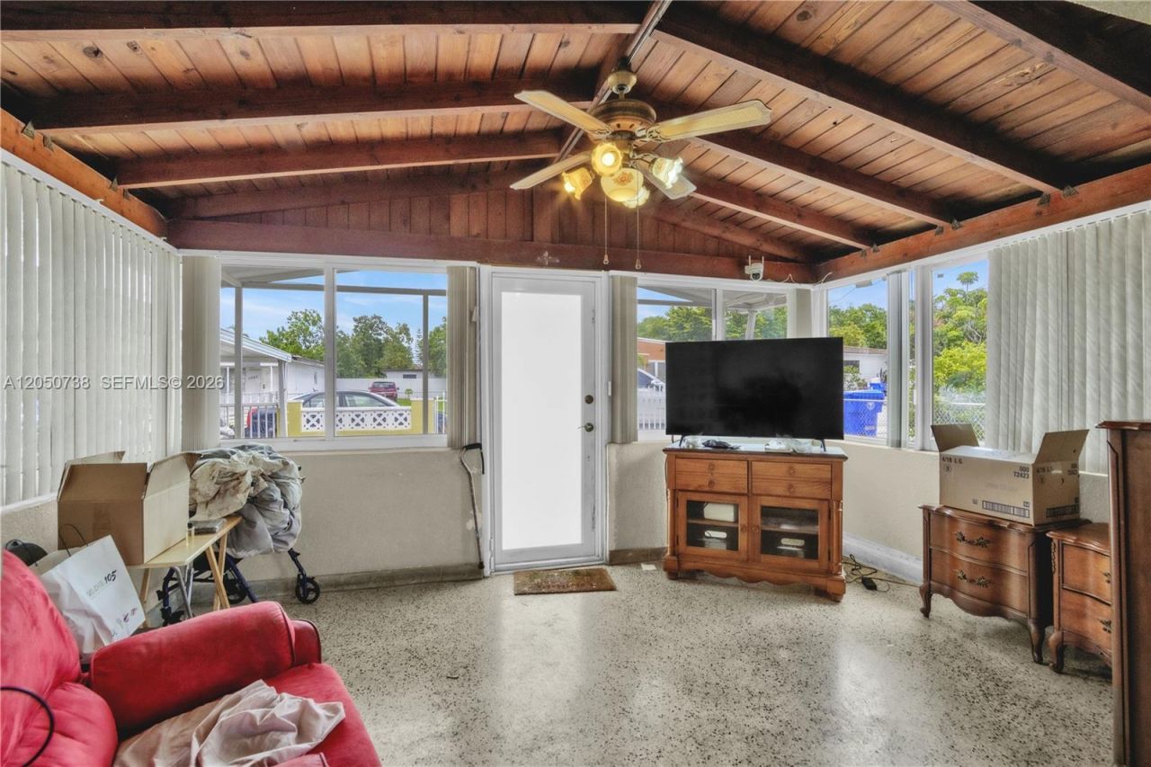 1052 NW 25th Ave , Miami, FL 33125 Photo