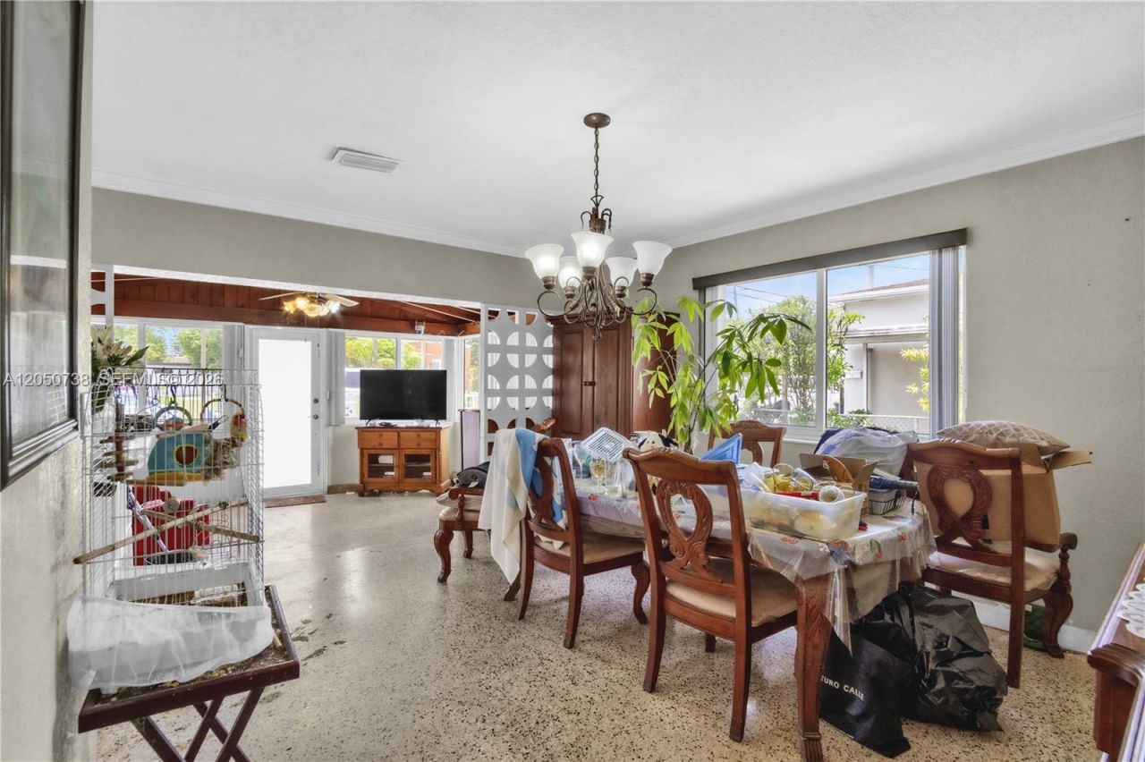 1052 NW 25th Ave , Miami, FL 33125 Photo