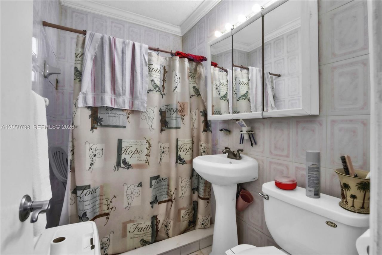 1052 NW 25th Ave , Miami, FL 33125 Photo