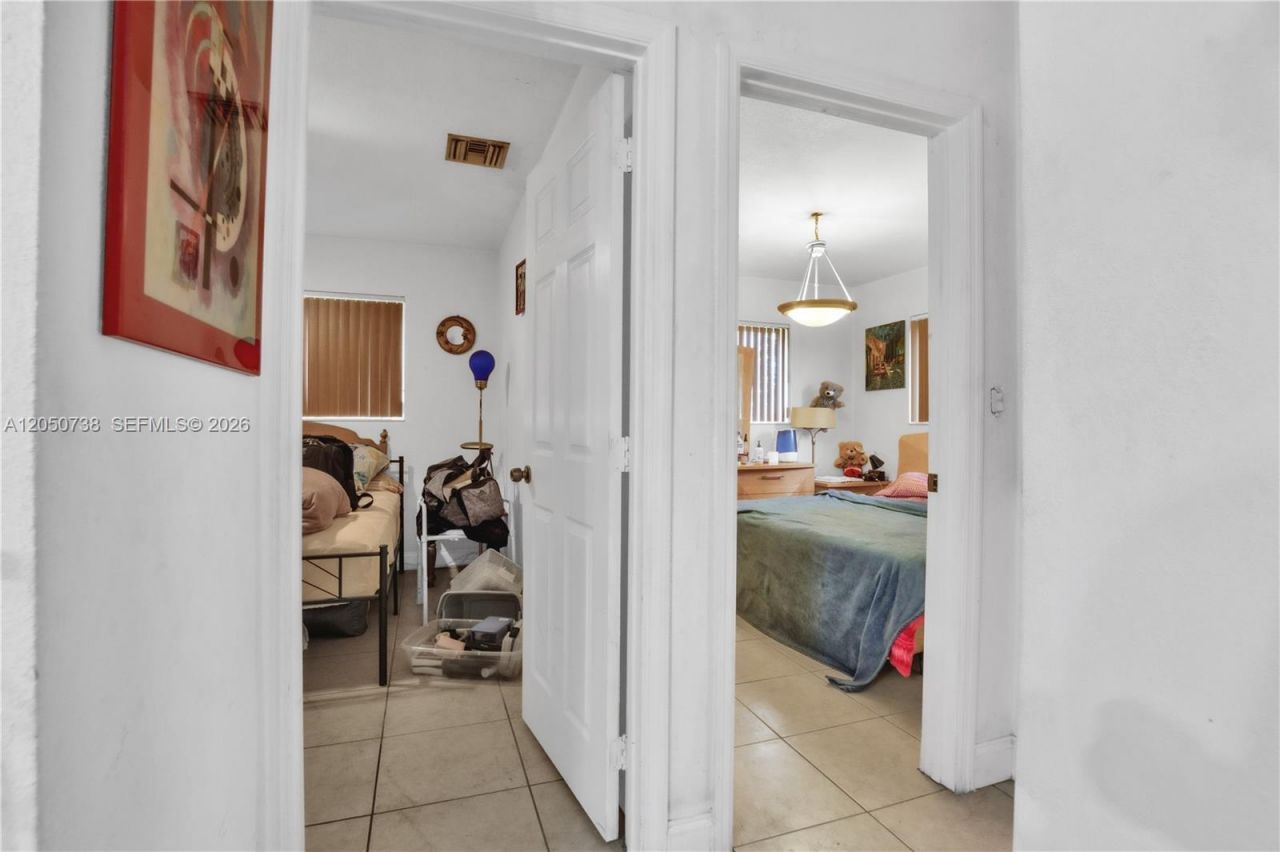 1052 NW 25th Ave , Miami, FL 33125 Photo