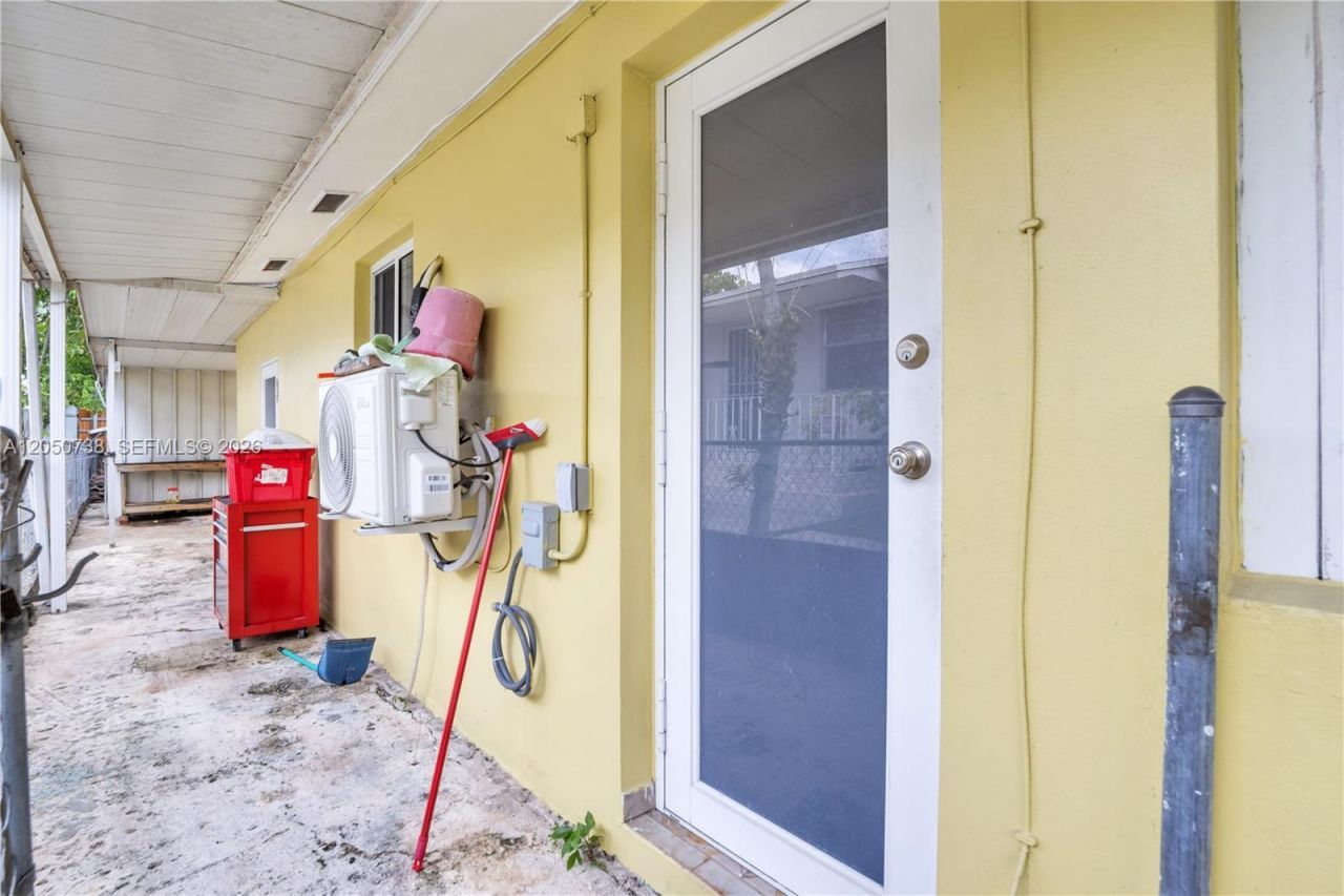 1052 NW 25th Ave , Miami, FL 33125 Photo