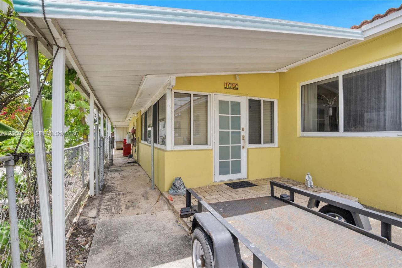 1052 NW 25th Ave , Miami, FL 33125 Photo